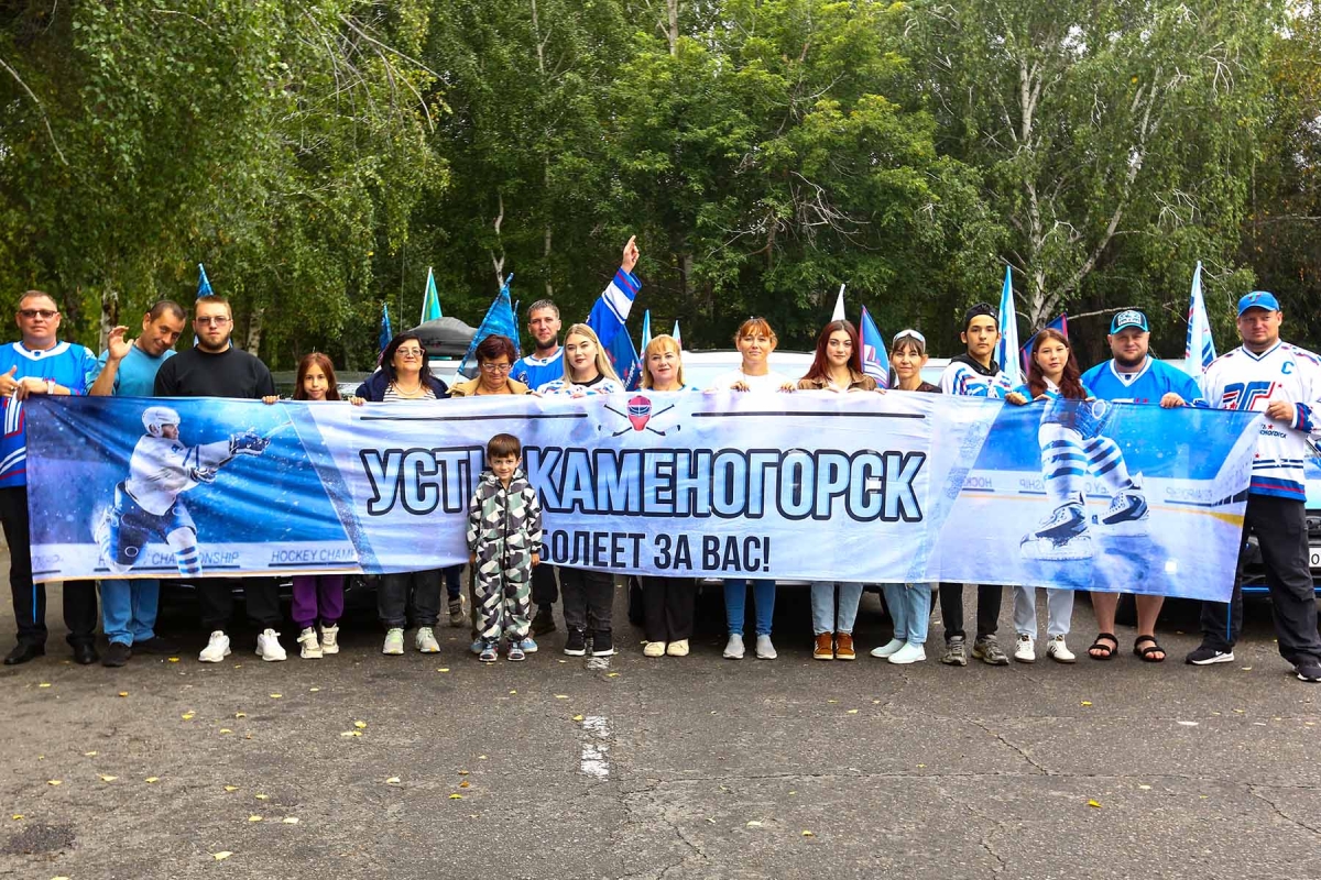 Болельщики и фанаты встретили команду в аэропорту и устроили автопробег