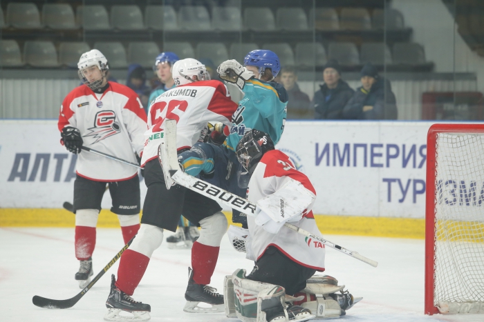 «Алтай» - «Спутник» 2:5